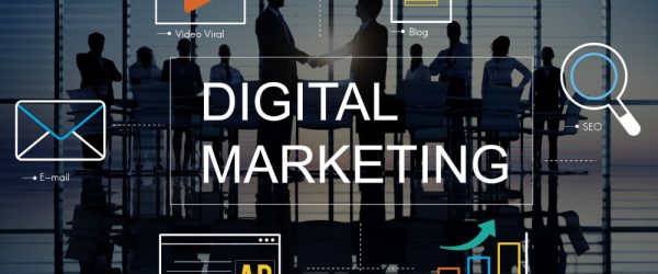 digital-marketing-with-icons-business-people-1